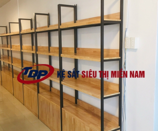 MẪU KỆ SẮT 4